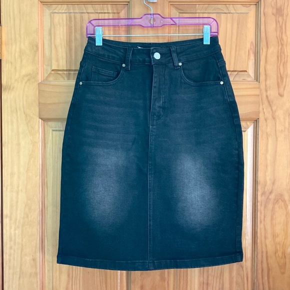 Women’s size 6 The Main Street Exchange brand new with tag “Shannon” black skirt - Picture 4 of 11
